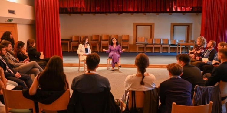 Osmani me të rinjtë nga e gjithë bota, flet për rrugën e Kosovës drejt lirisë dhe pavarësisë