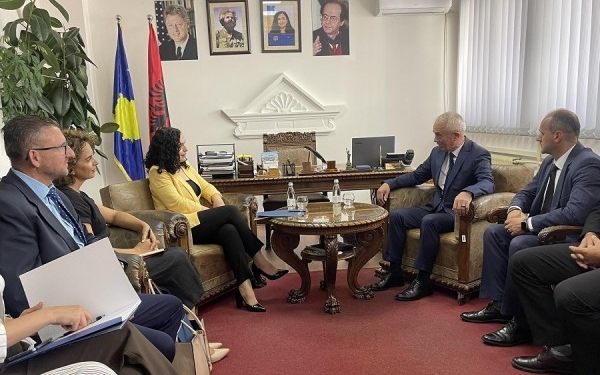 Nis takimi i presidentes Osmani me kryetarin e Dragashit, Xheladini