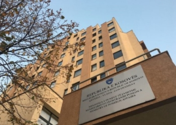 Kontrata e lobimit në ShBA nuk do të rregullojë marrëdhëniet me Kosovën