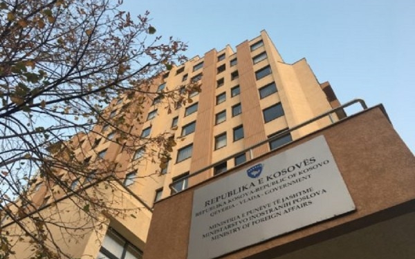 Kontrata e lobimit në ShBA nuk do të rregullojë marrëdhëniet me Kosovën