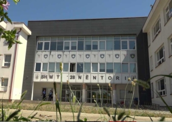 ​Maturantët i nënshtrohen afatit të dytë të testit të maturës