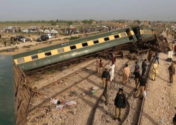 Rritet numri i të vdekurve në Pakistan pasi një tren doli nga shinat