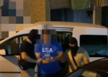 Dy të arrestuar për shpërndarje të narkotikëve, njëri polic