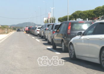 Deri në gjashtë orë ishin sot pritjet në Merdarë për të dalë nga Kosova
