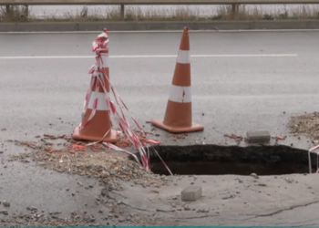 Gropa në rrugë paraqet rrezik për qytetarët