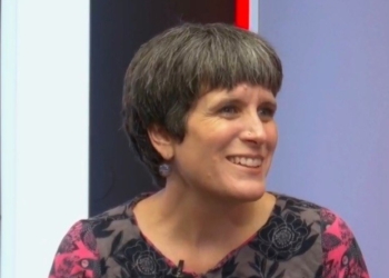 Elizabeth Gowing tregon arsyen e dorëheqjes nga Zyra për Çështje të Komuniteteve