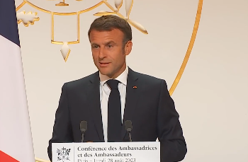 Macron rikujton zotimet e Francës dhe Gjermanisë, nëse Kosova dhe Serbia nuk “sillen me përgjegjësi”