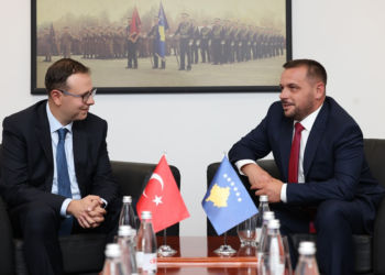 Maqedonci merr mbështetje nga ambasadori turk për ngritjen e kapaciteteve të FSK-së