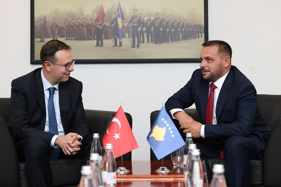 Maqedonci merr mbështetje nga ambasadori turk për ngritjen e kapaciteteve të FSK-së