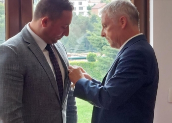 Mehaj nderohet me urdhrin “Kryqi i Nderit në Ar” të Forcave të Armatosura të Gjermanisë