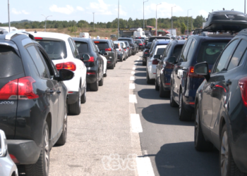 Pritje të gjata në pikëkalimin kufitar në Merdare