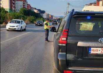 Polica apel shoferëve për respektim të rregullave në komunikacion