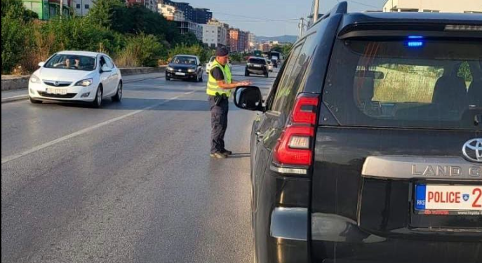 Polica apel shoferëve për respektim të rregullave në komunikacion