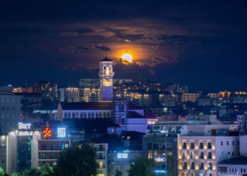 Fotografia e Hënës Sturgeon në Prishtinë vlerësohet si ndër më të mirat në botë