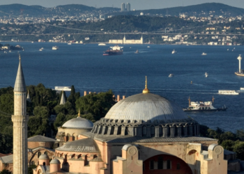 Stambolli thyen rekordin 10-vjeçar për ardhjen e turistëve në korrik