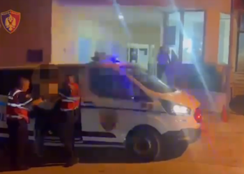 Kosovari mbyllë gjashtë italianë, po jetonin me qera në banesën e tij në Sarandë