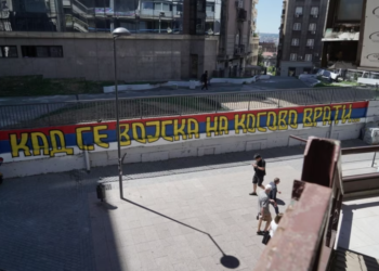 Grafitet kërcënuese në Beograd, “thirrje” ushtrisë të kthehet në Kosovë