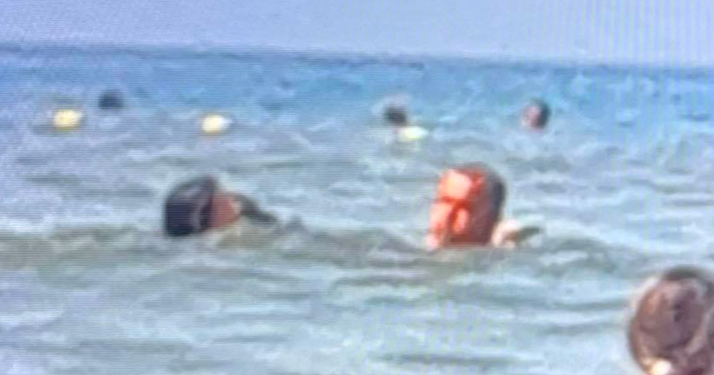 Oficeri i FSK-së shpëton nënën dhe vajzën e saj nga mbytja në Shëngjin