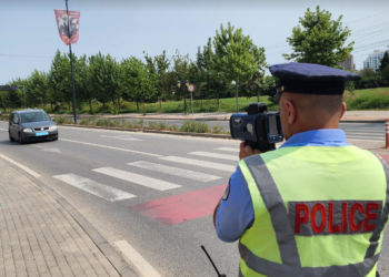 Tejkalojnë shpejtësinë, dy shoferë gjobiten me nga 300 Euro dhe ndalim të vozitjes për 3 muaj