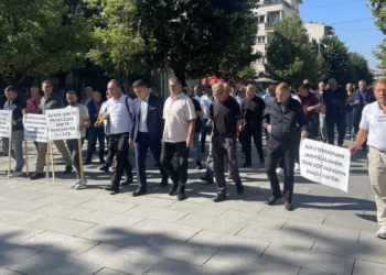 Protestojnë punëtorët e sigurimit fizik të KEK-ut, kërkojnë kthimin në kuadër të Korporatës