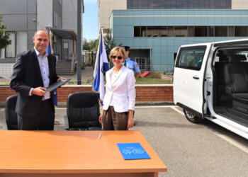 Policia e Kosovës pranoi donacion dy kombi