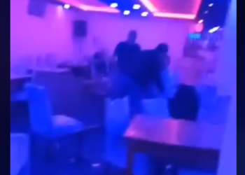 Teve1 publikon pamje brenda lokalit, pak momente pas vrasjes në Skenderaj