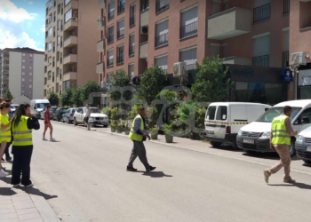 Inspektorët në Fushë-Kosovë me aksion për lirimin e trotuareve