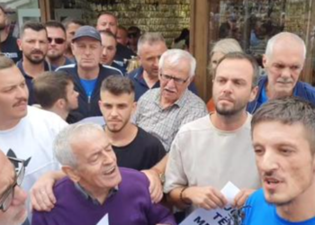 Sulmohet fizikisht ekipi i Nacionales në protestën kundër DokuFestit në Prizren