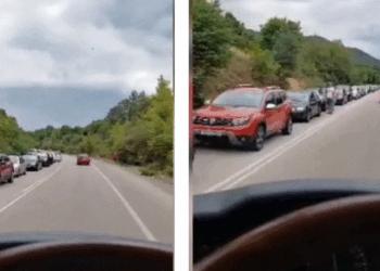 Radhë kilometrike, emigrantë e turistë të huaj presin të hyjnë në Shqipëri