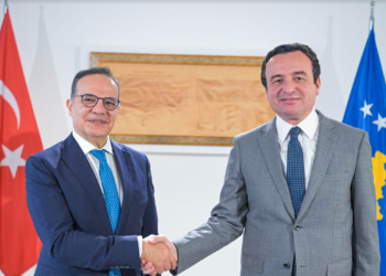 Kurti pret zëvendësministrin e Jashtëm të Turqisë, e njofton edhe për situatën në veri