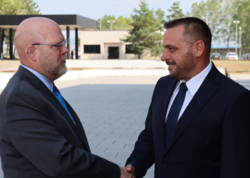 Hovenier takohet me Maqedoncin: Mezi pres të bashkëpunojmë për tranzicionin e FSK-së në një forcë mbrojtëse multietnike