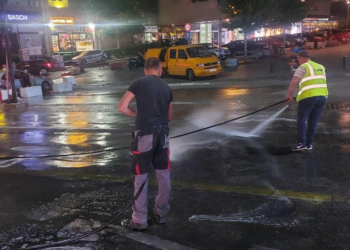 Mbrëmë vonë u pastruan me ujë disa rrugë në Prishtinë