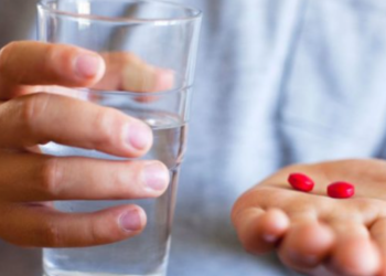 Pse nuk duhet t’i pini ilaçet asnjëherë në stomak bosh