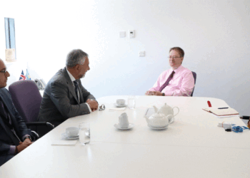 Ambasadori britanik flet me shefin e EULEX-it për situatën në veri