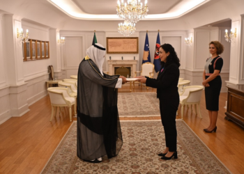 Osmani pranon letrat kredenciale nga ambasadori jorezident i Kuvajtit