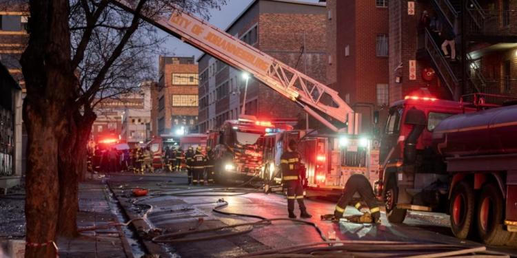 Së paku 52 të vdekur nga zjarri në një ndërtesë në Johanesburg