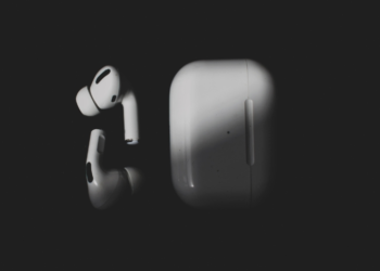 Apple do të prezantojë AirPods të reja krahas iPhone 15