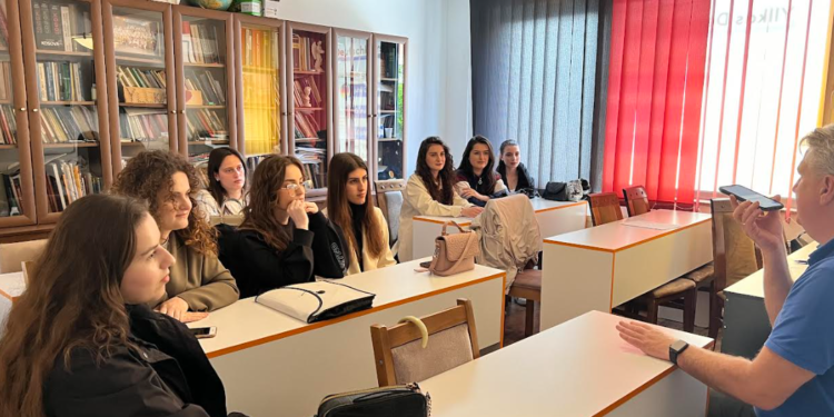 Comsense, trajnime për të interesuarit në drejtimin e infermierisë