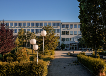 Bie numri i aplikimeve në UP, Rektorati: Ndër arsyet edhe largimi i të rinjve