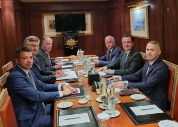 Kurti takohet me Plenkoviqin në Athinë, thekson nevojën për zbatimin e plotë të Marrëveshjes së Brukselit