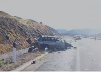 Aksidentohet vetura me targa serbe në Rrugën e Kombit, lëndohen pesë persona