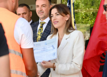 35 të burgosur marrin certifikata për aftësim profesional