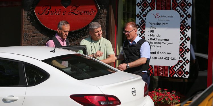 Kush i nxori mbrëmë informacionet konfidenciale lidhur me bastisjen e sotme për dallaveret me rezervat shtetërore?