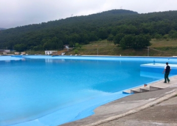 Temperaturat e ulëta, mbyllet për sot pishina e Gërmisë