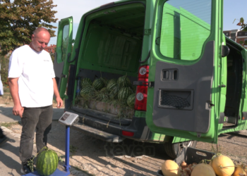 “Edhe tokën e shes për me ua siguru gjashtë fëmijëve librat”