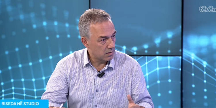 Abdullahu thotë se sot do të duhej të shkarkohej ministrja Hajdari