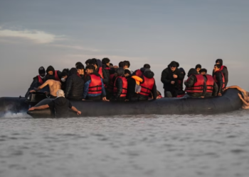 Gjashtë të vdekur pas fundosjes së anijes me migrantë në Francë