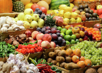 Policia parandalon një rast të kontrabandimit të pemëve dhe perimëve nga Serbia