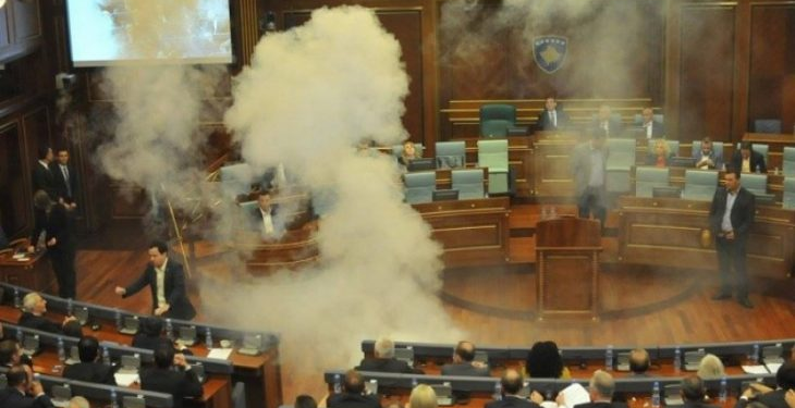 Aktakuza që 7 vjet, asnjë seancë ndaj Konjufcës e të tjerëve për gazin lotsjellës në Kuvend