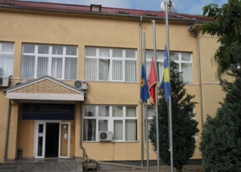 Arrestohen dy zyrtarë të komunës së Suharekës, dyshohet se rrejshëm raportuan për realizimin e punimeve për disa rrugë